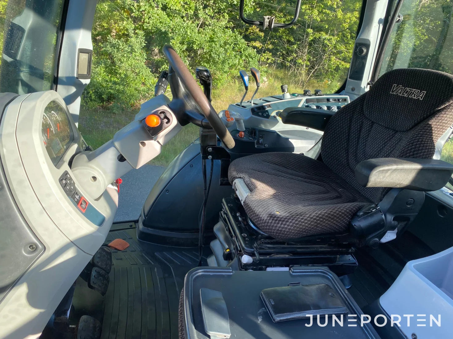 Valtra N 114 med lastare