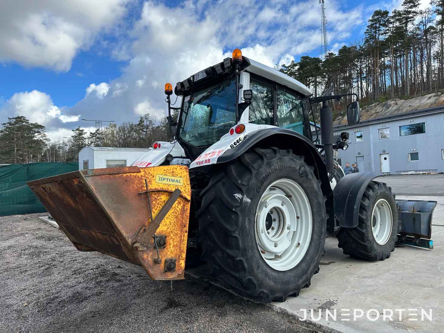 Valtra N142 Versu med lastare & frontlyft