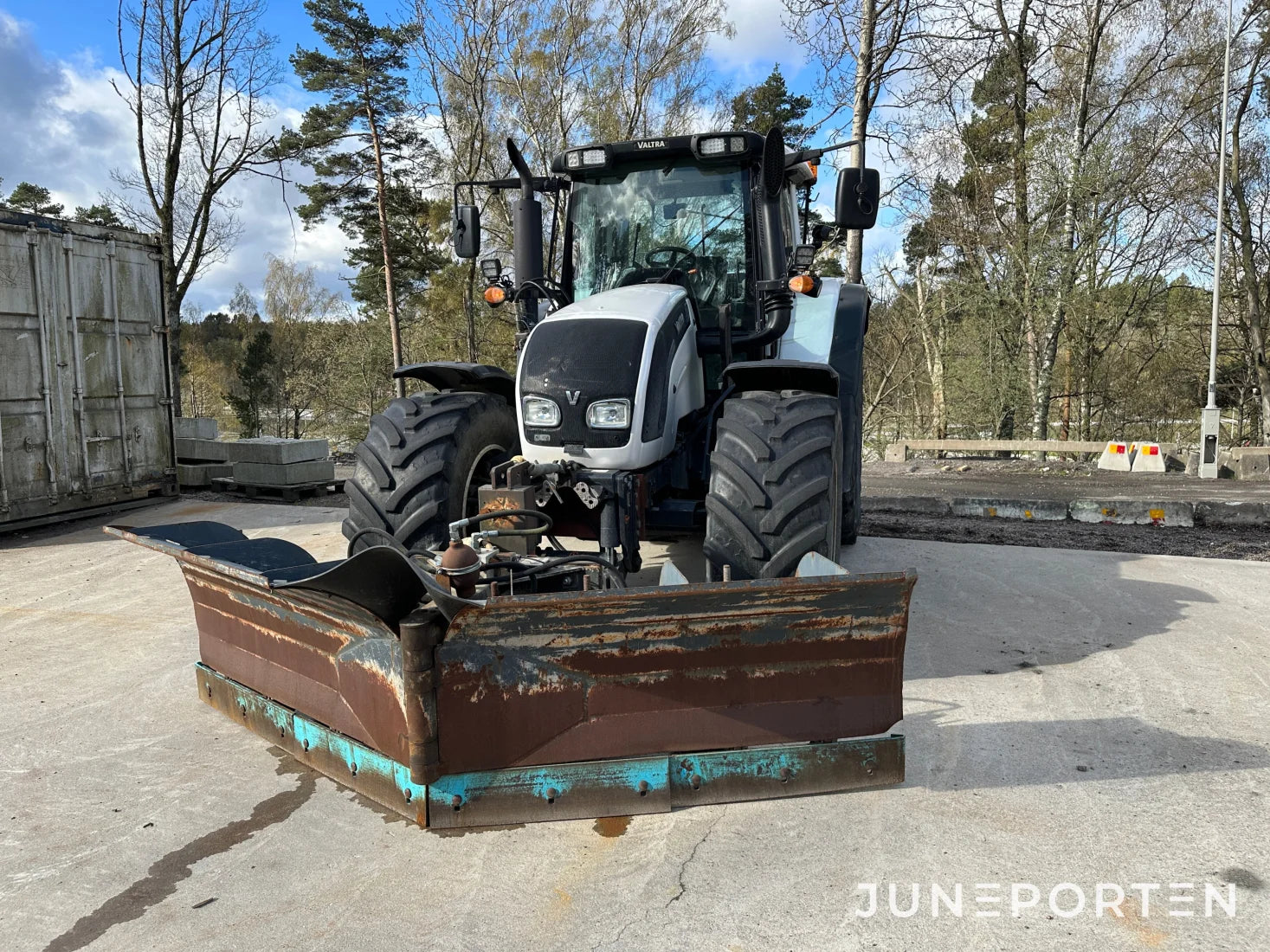 Valtra N142 Versu med lastare & frontlyft