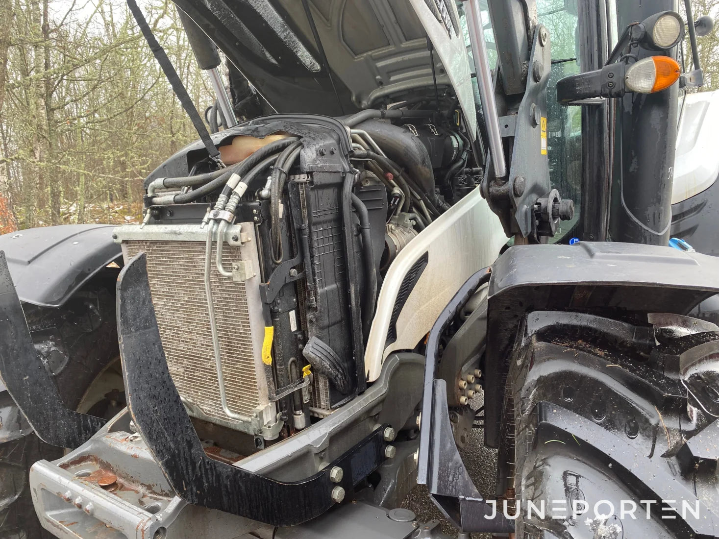 Valtra N114E Hitech med lastare