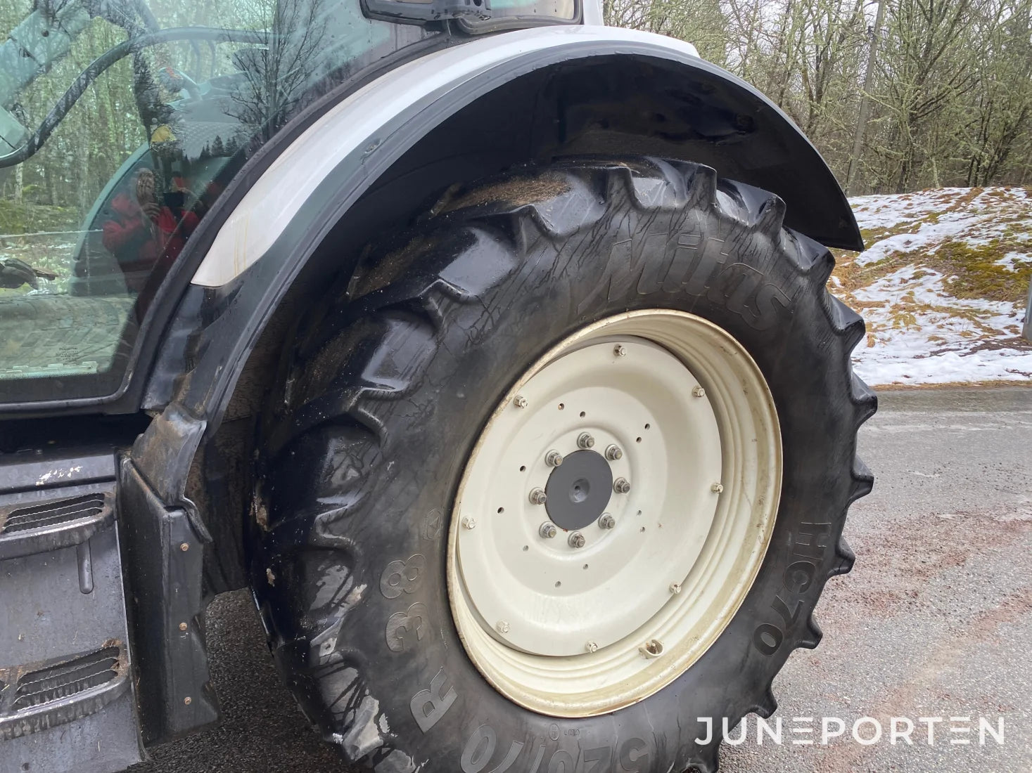 Valtra N114E Hitech med lastare