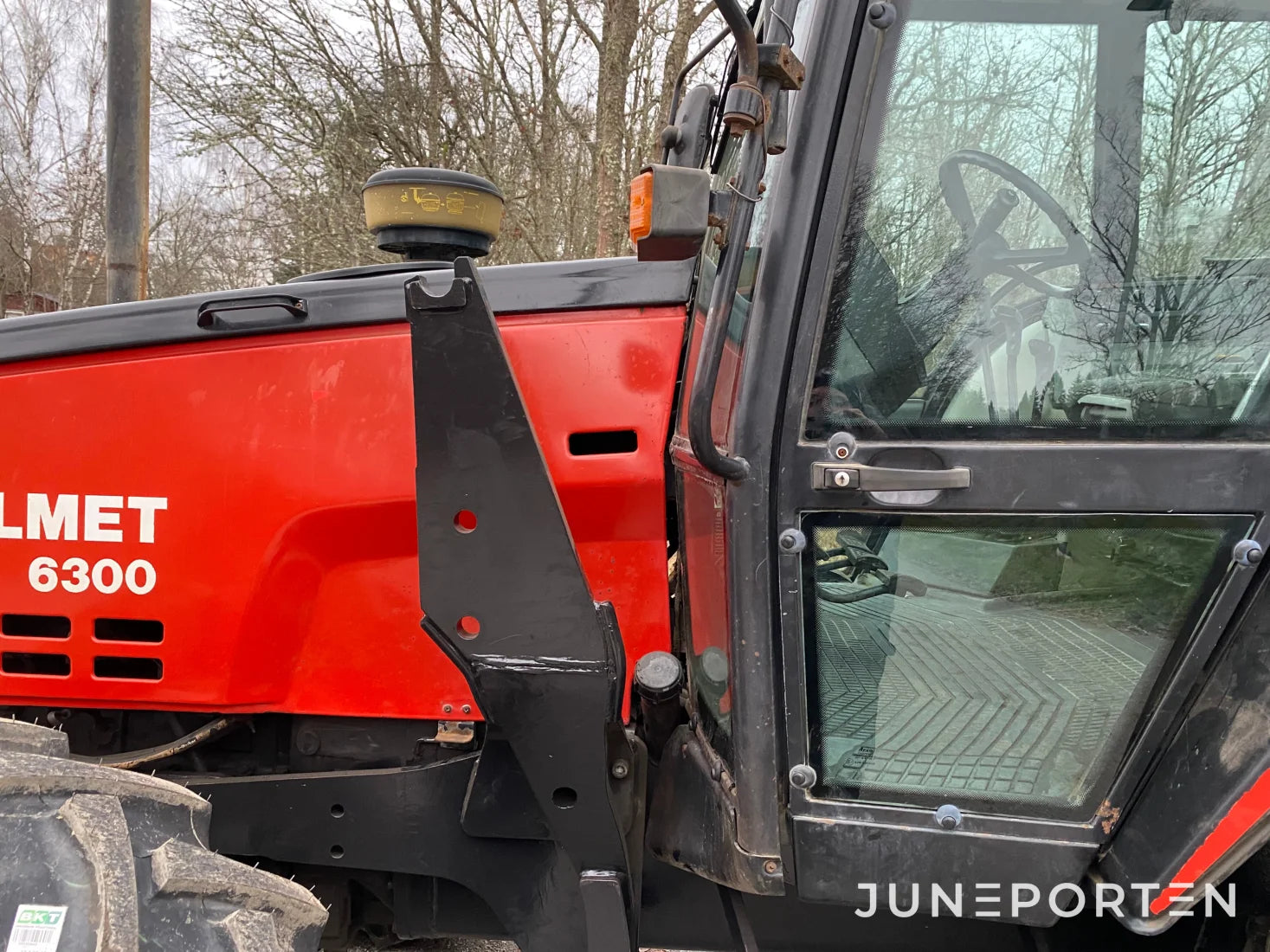 Valtra Valmet 6300 med fäste för frontlastare
