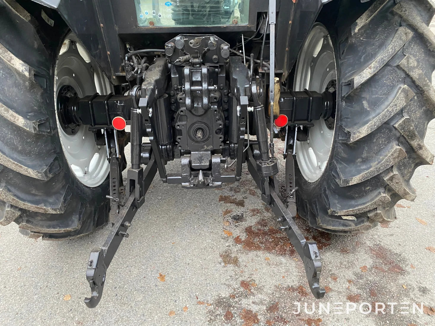 Valtra Valmet 6300 med fäste för frontlastare