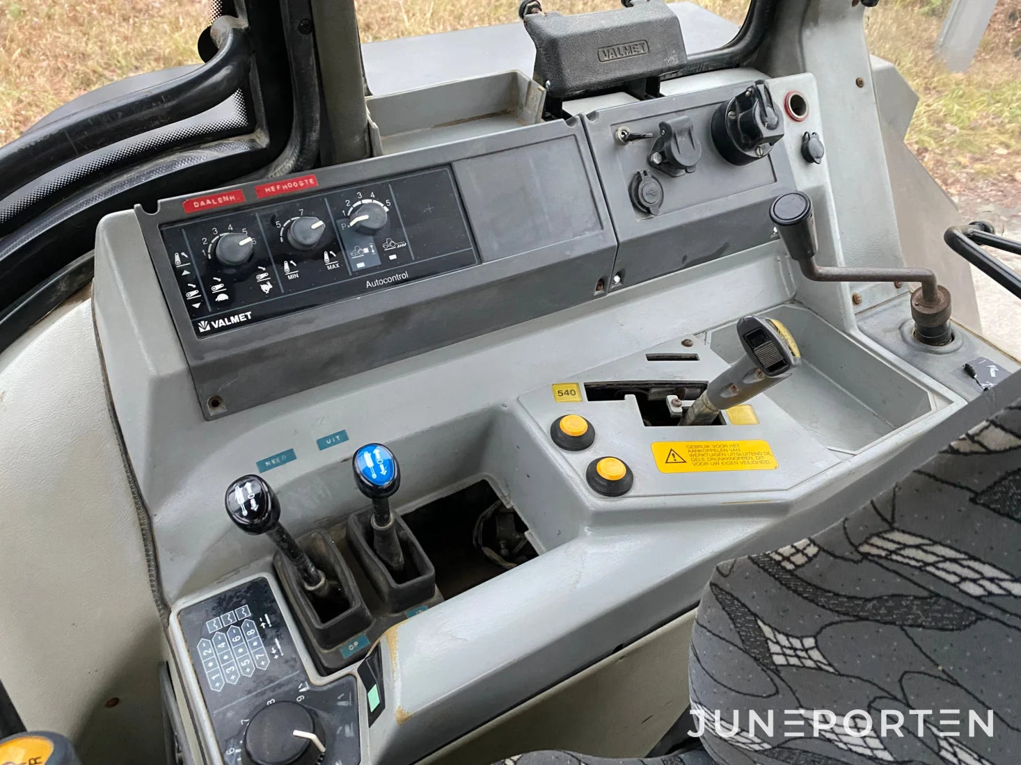 Valtra Valmet 6300 med fäste för frontlastare
