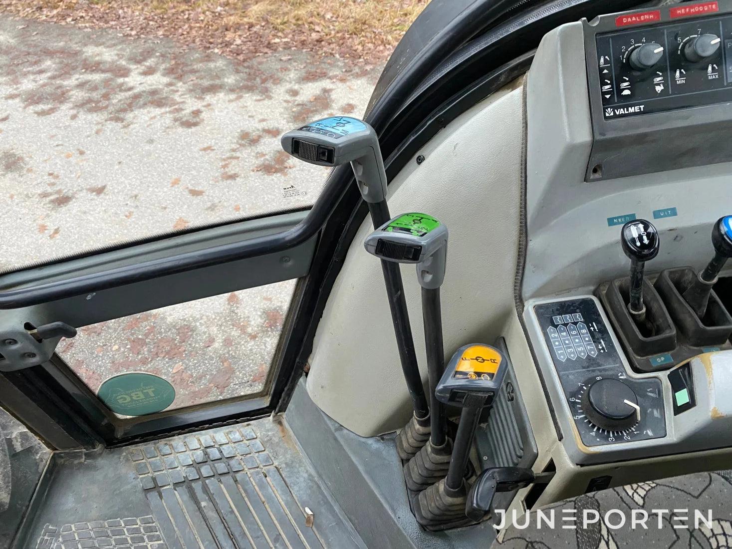Valtra Valmet 6300 med fäste för frontlastare
