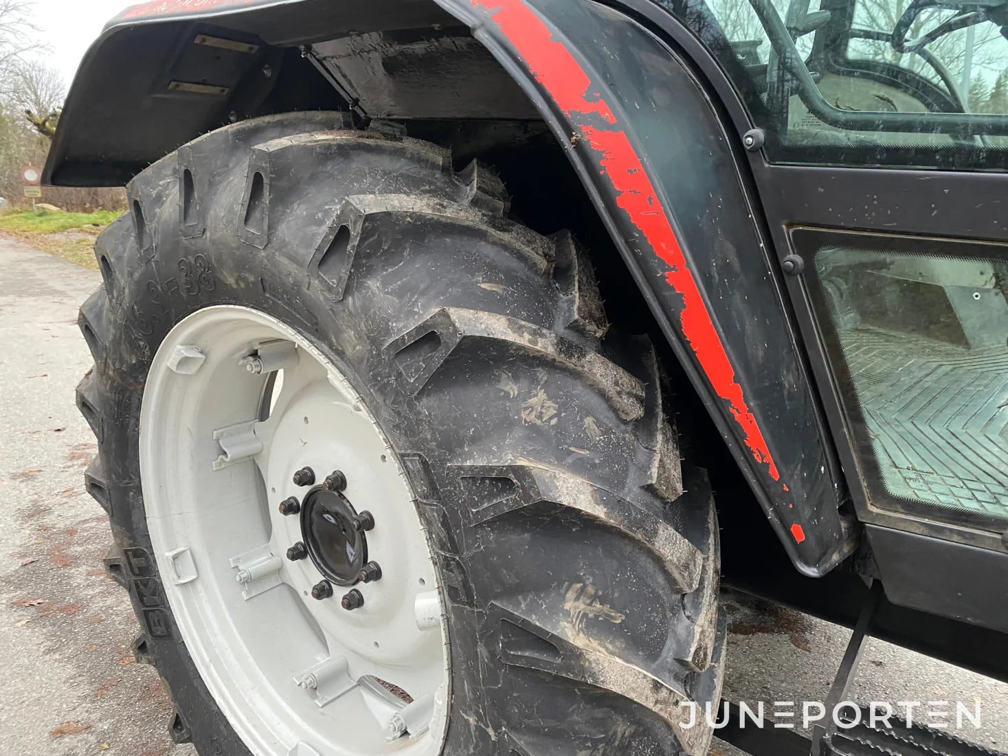 Valtra Valmet 6300 med fäste för frontlastare