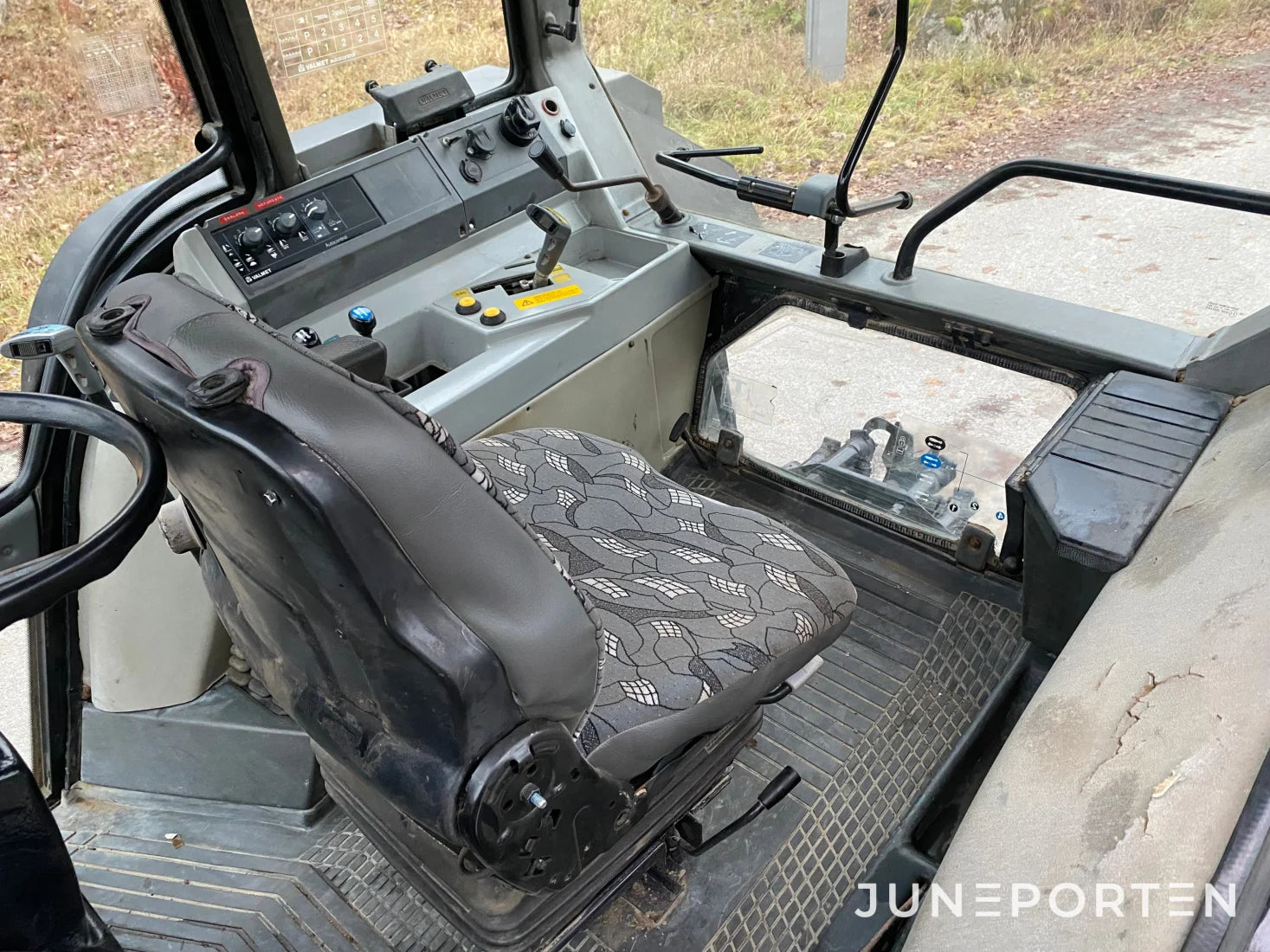 Valtra Valmet 6300 med fäste för frontlastare