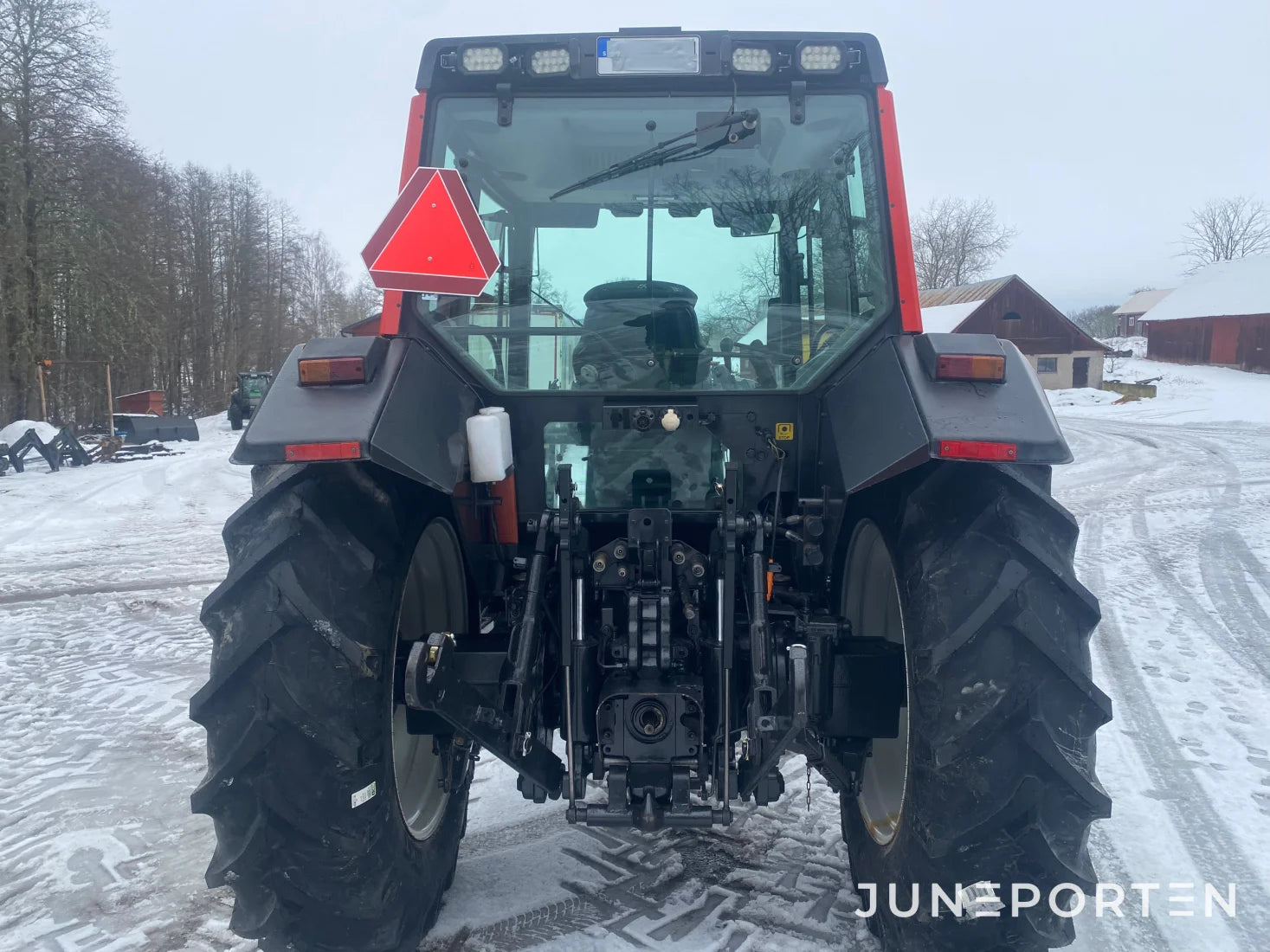 Valtra Valmet 6750 med lastarfäste