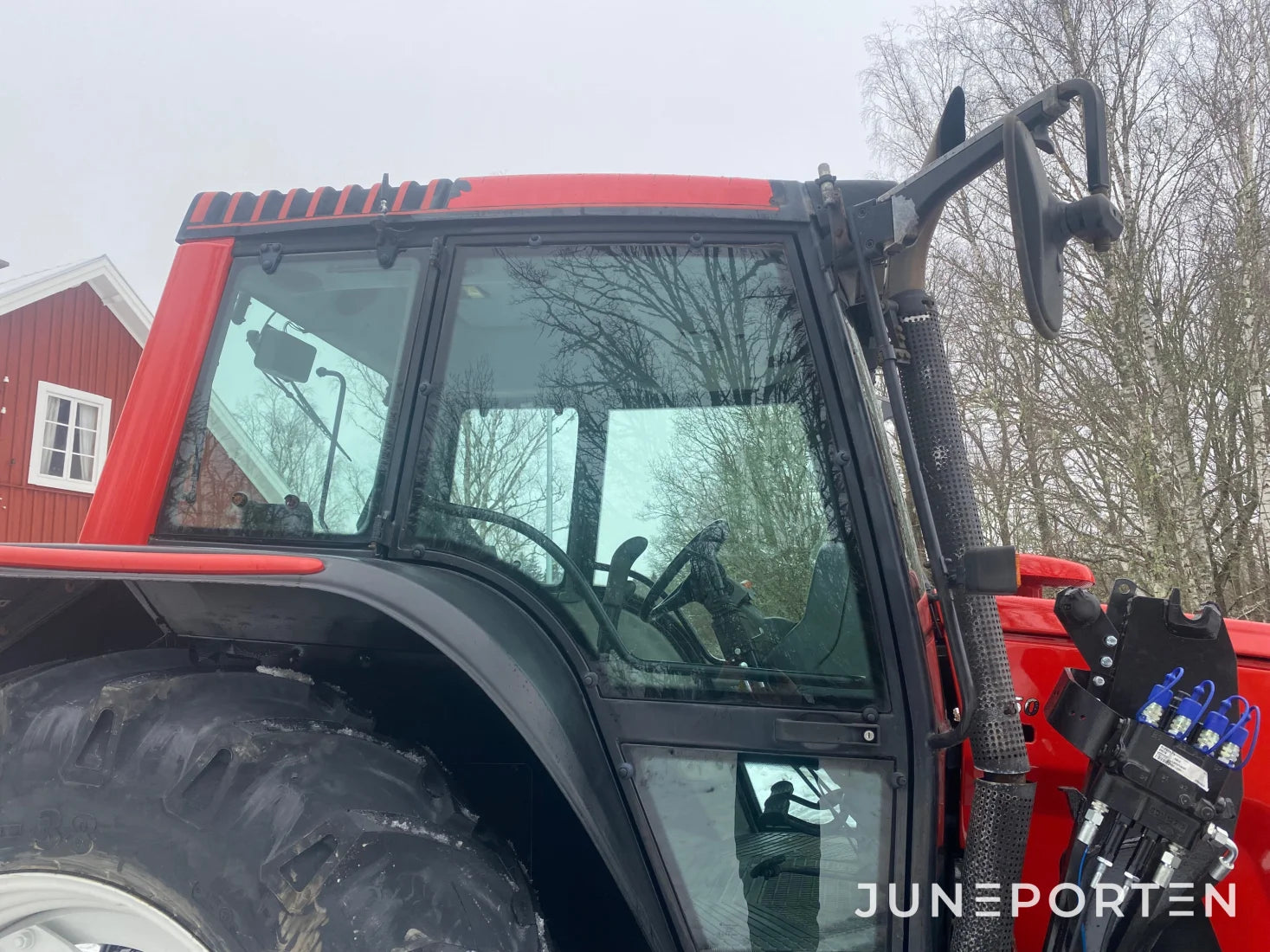Valtra Valmet 6750 med lastarfäste