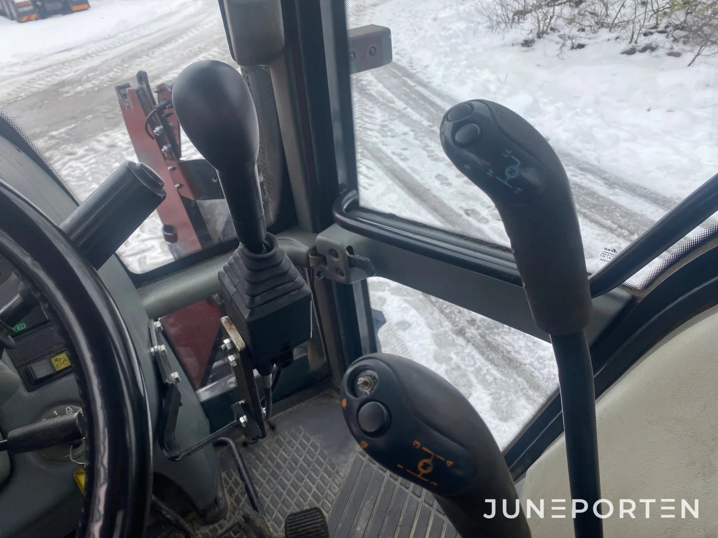 Valtra Valmet 6750 med lastarfäste
