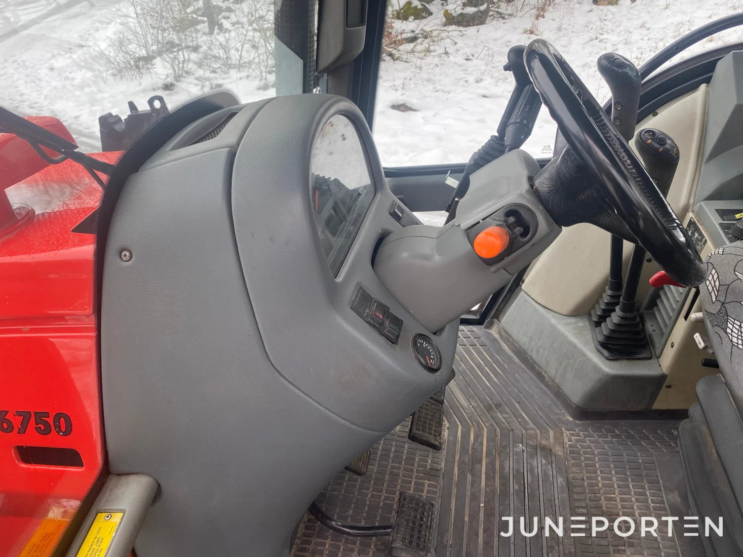 Valtra Valmet 6750 med lastarfäste