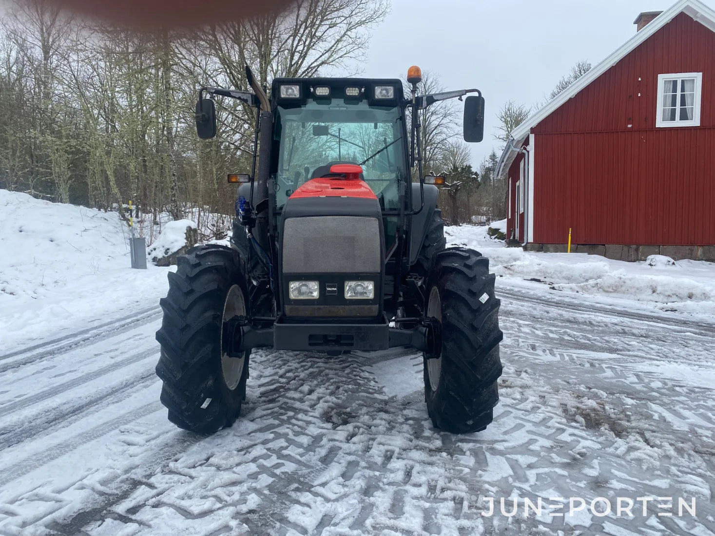 Valtra Valmet 6750 med lastarfäste
