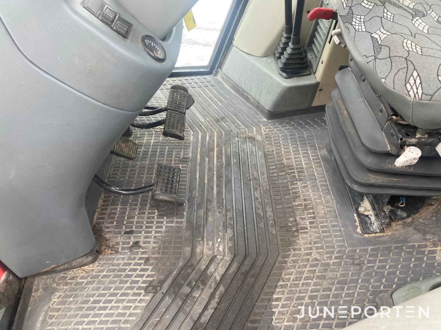 Valtra Valmet 6750 med lastarfäste