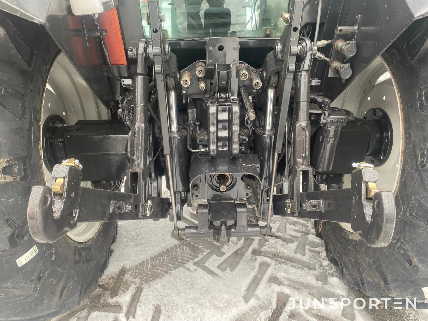 Valtra Valmet 6750 med lastarfäste