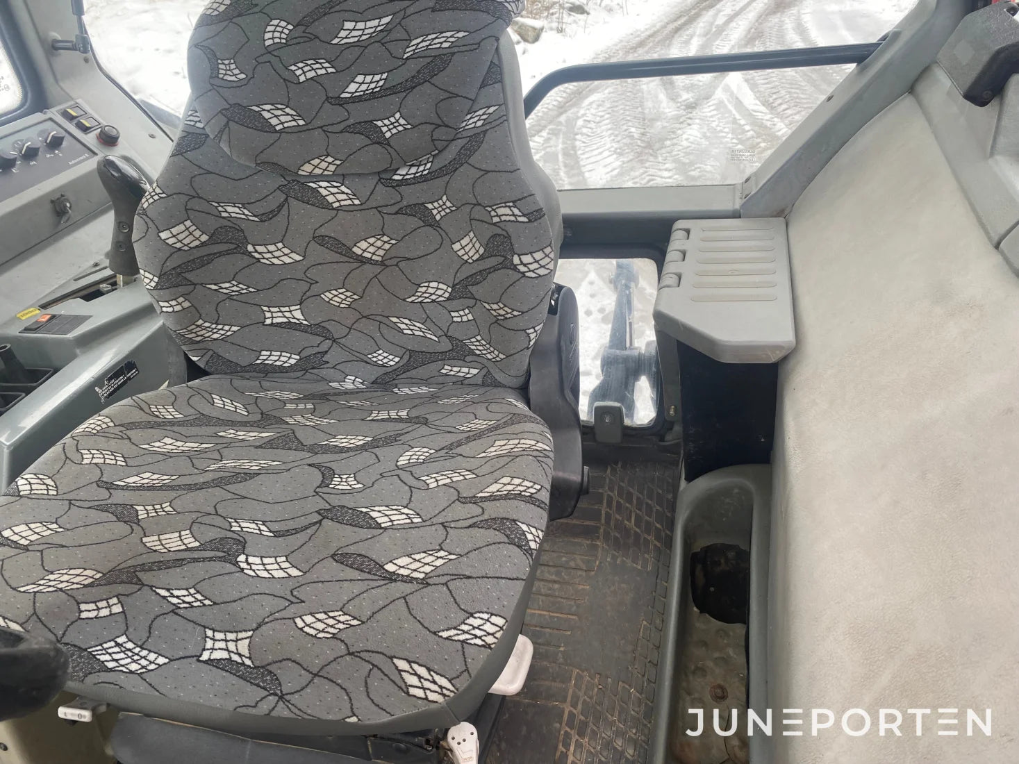 Valtra Valmet 6750 med lastarfäste