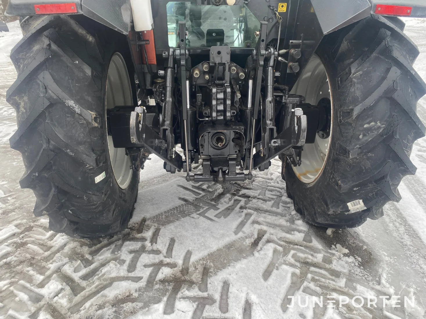 Valtra Valmet 6750 med lastarfäste