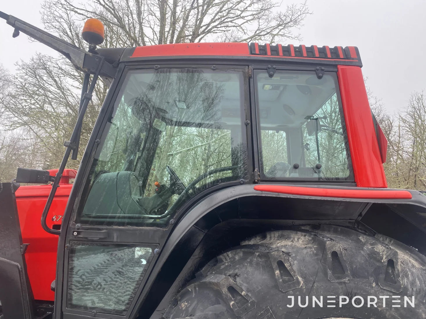 Valtra Valmet 6750 med lastarfäste