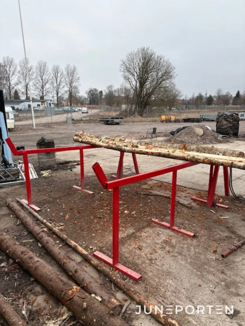 Vedbord Med Hydraulisk Inmatningsbana