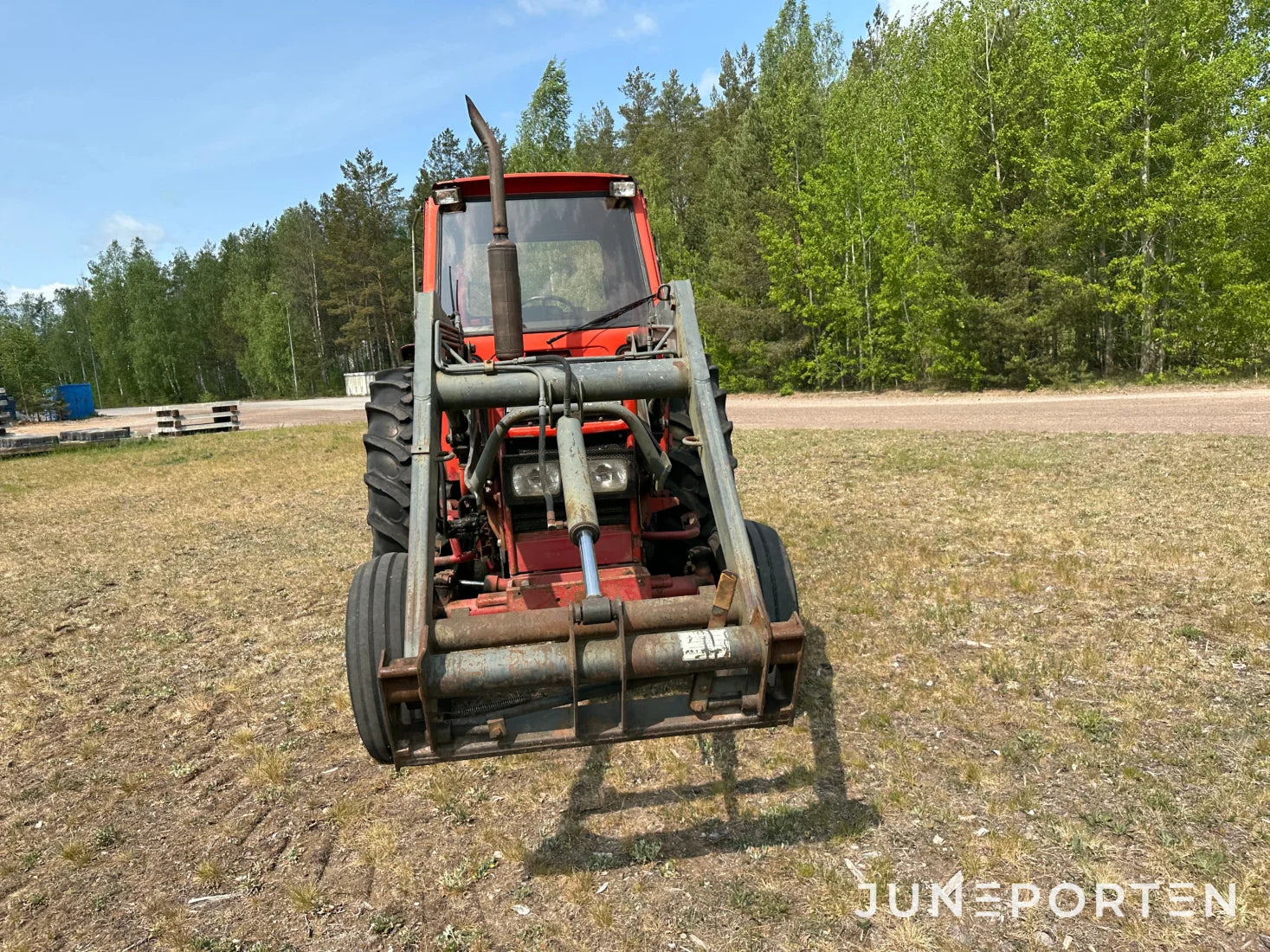 Volvo BM 2250 med lastare & skopa