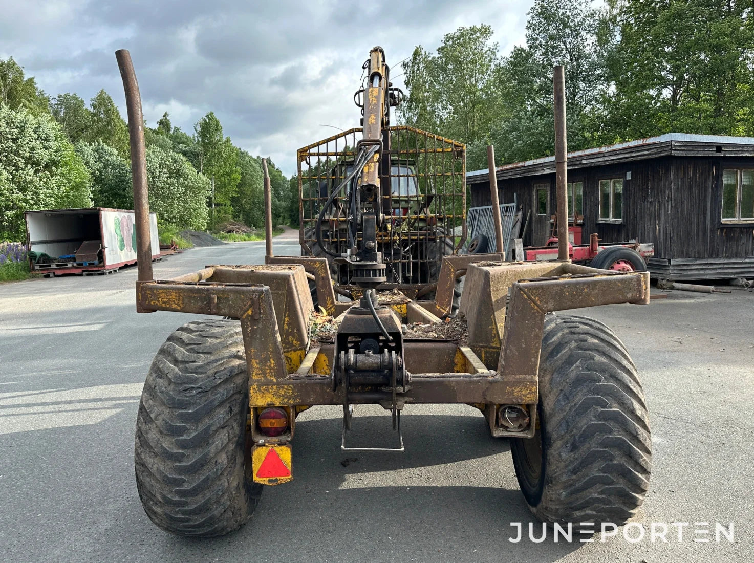 Volvo BM 650 med skogsvagn