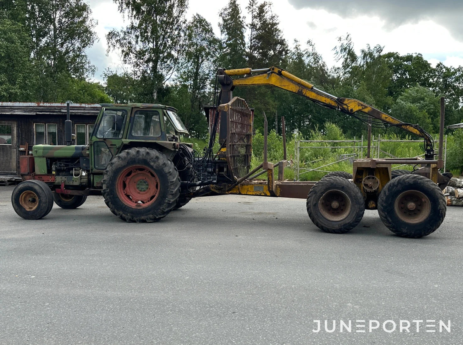 Volvo BM 650 med skogsvagn