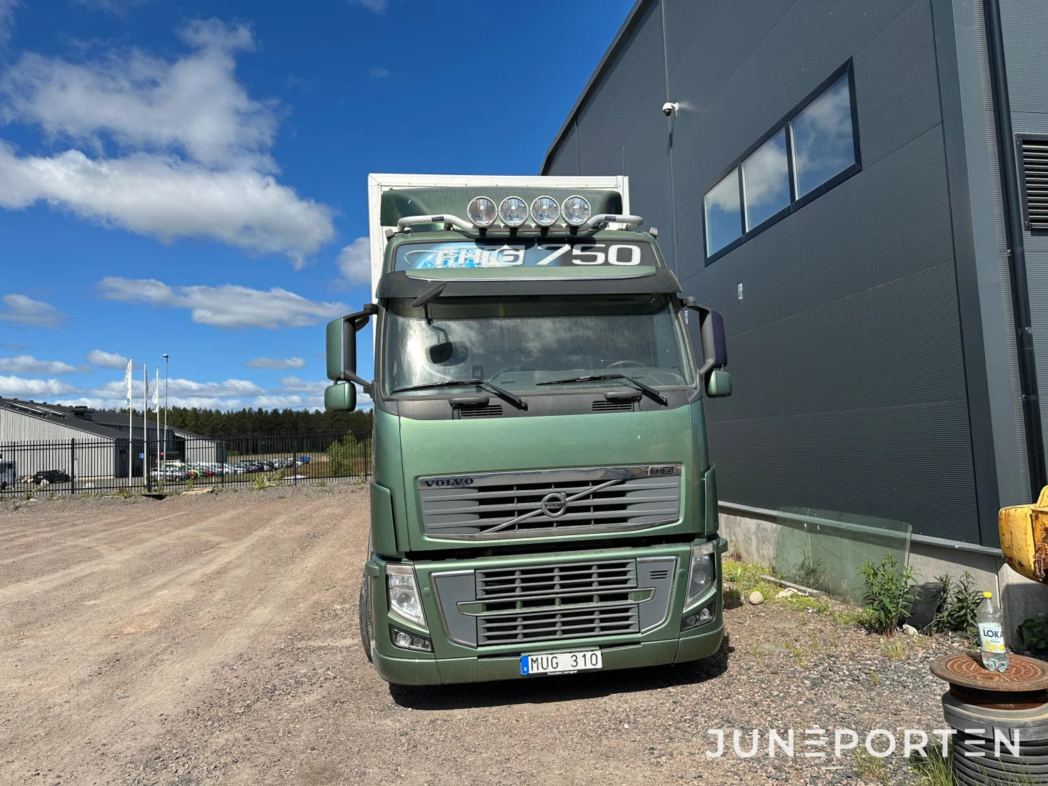 Volvo FH 16 med skåp