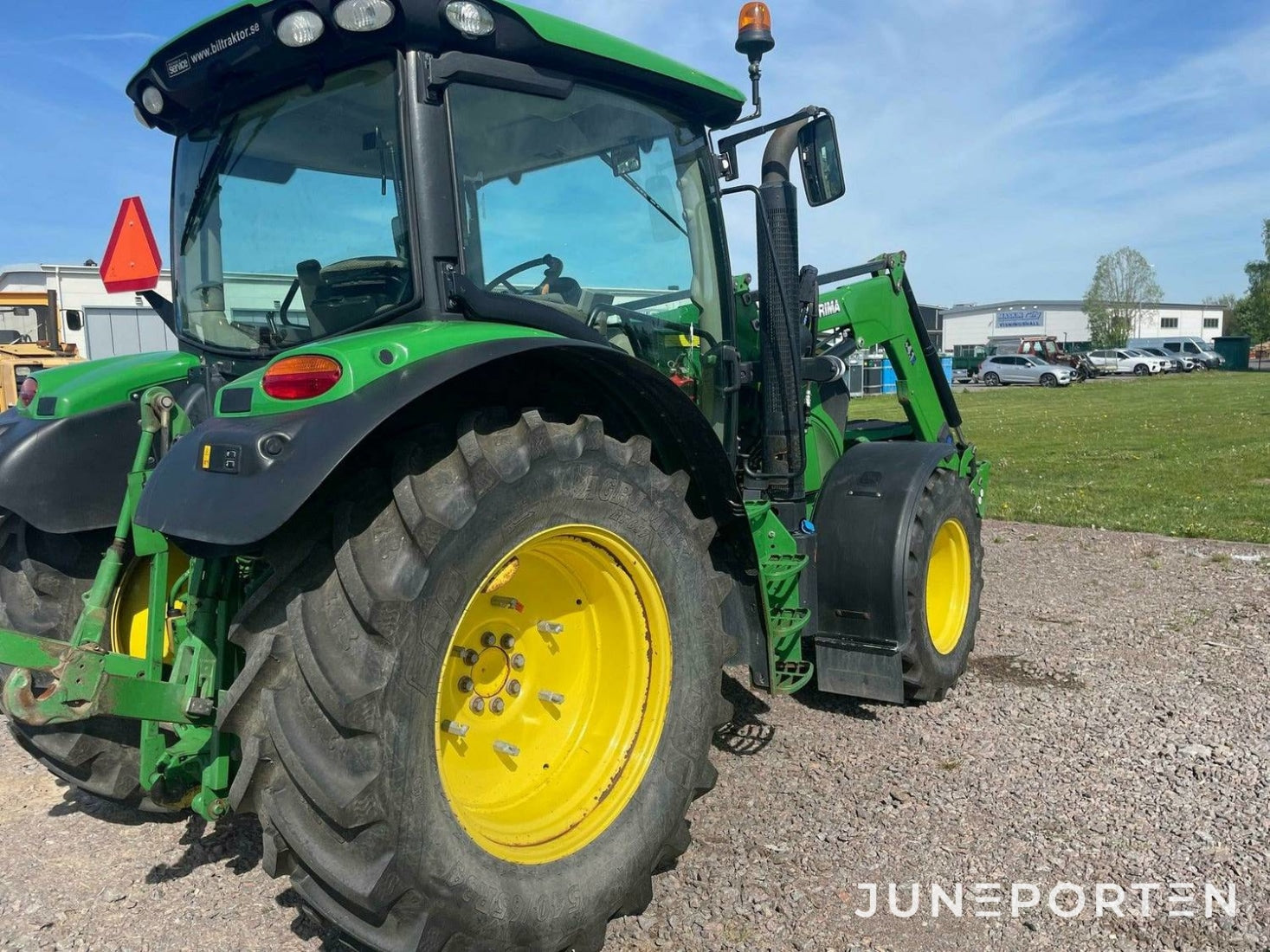 John Deere 6115R med lastare