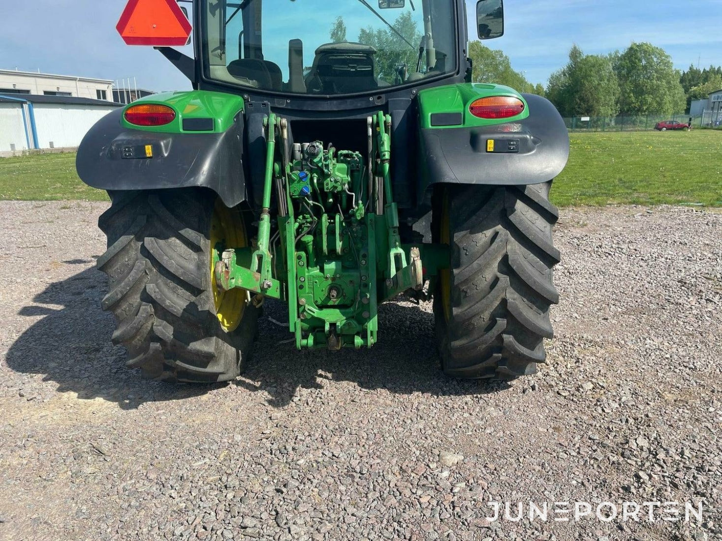 John Deere 6115R med lastare