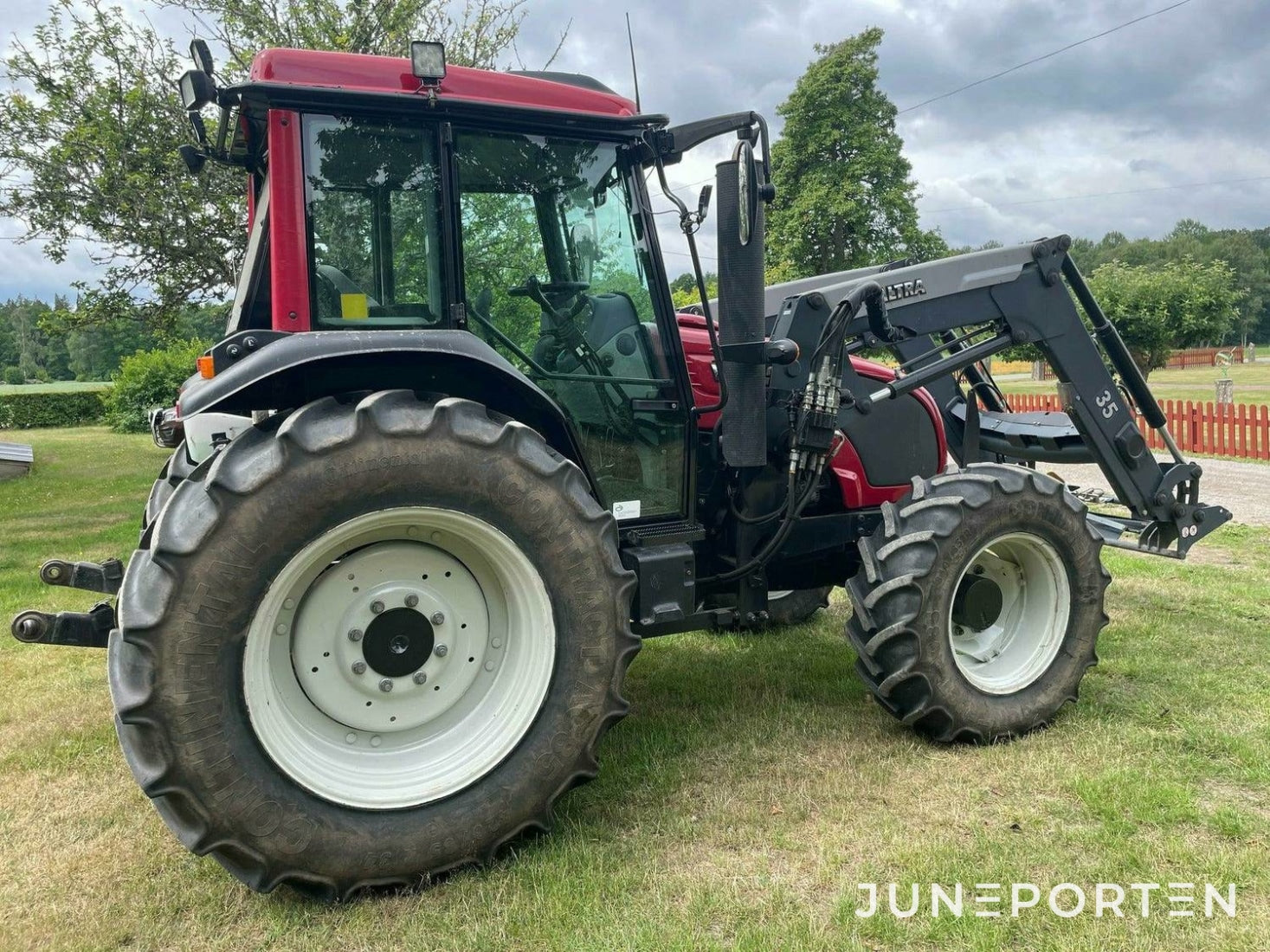 Valtra A83 med lastare - 2011