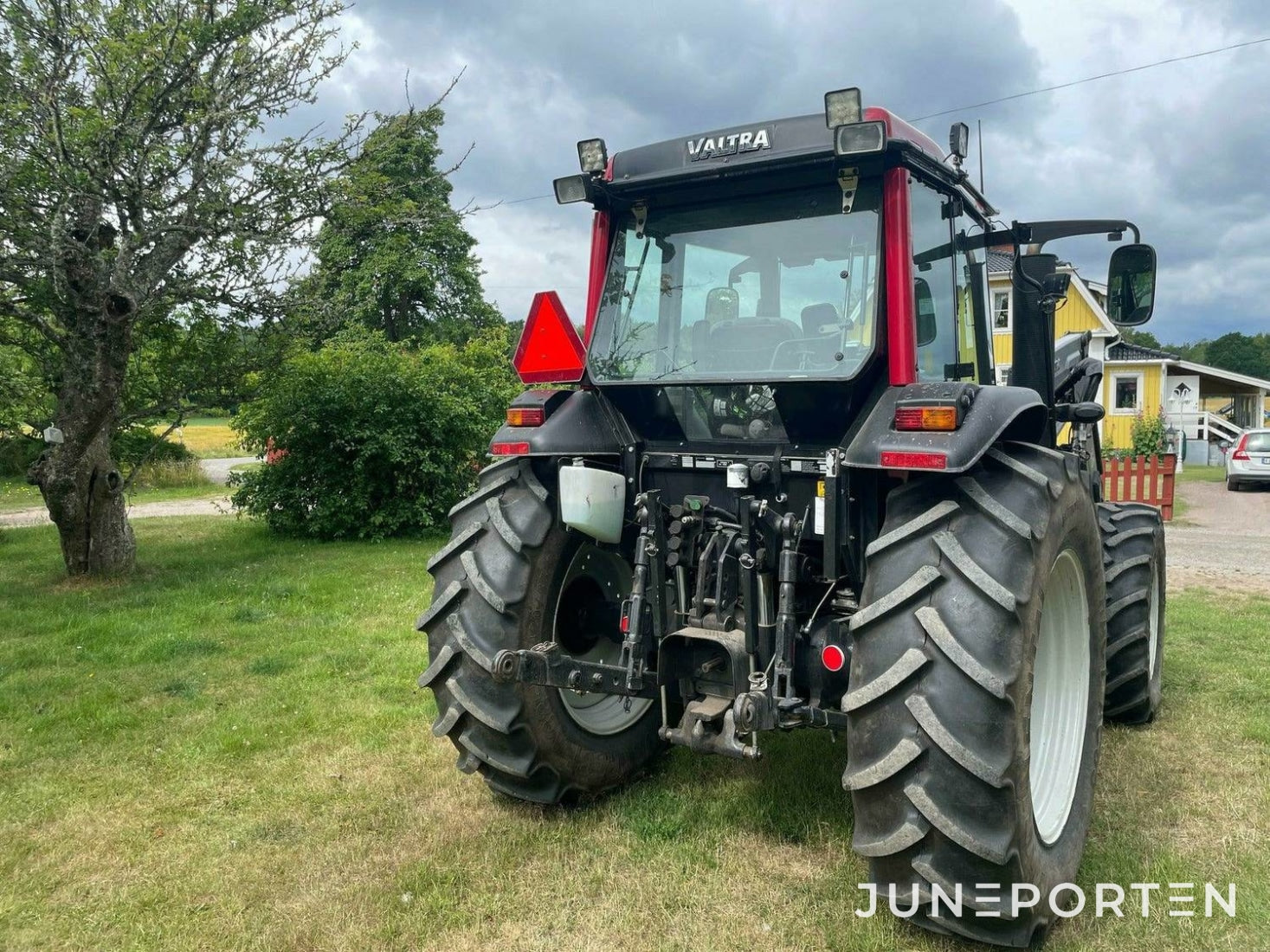 Valtra A83 med lastare - 2011