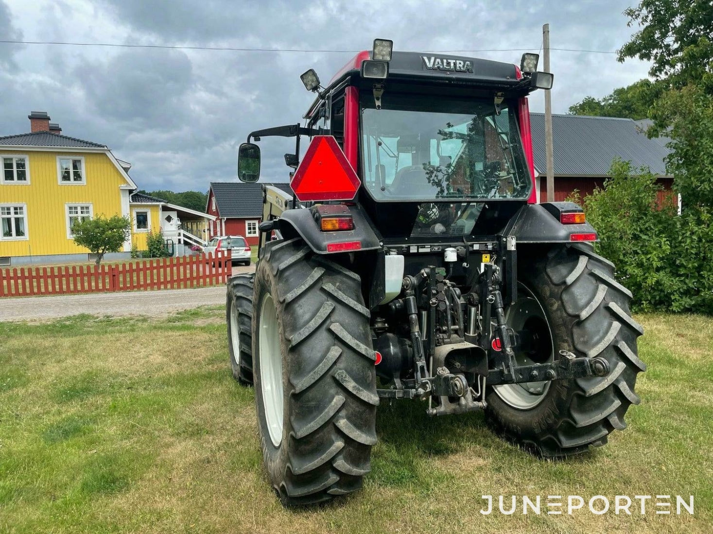 Valtra A83 med lastare - 2011