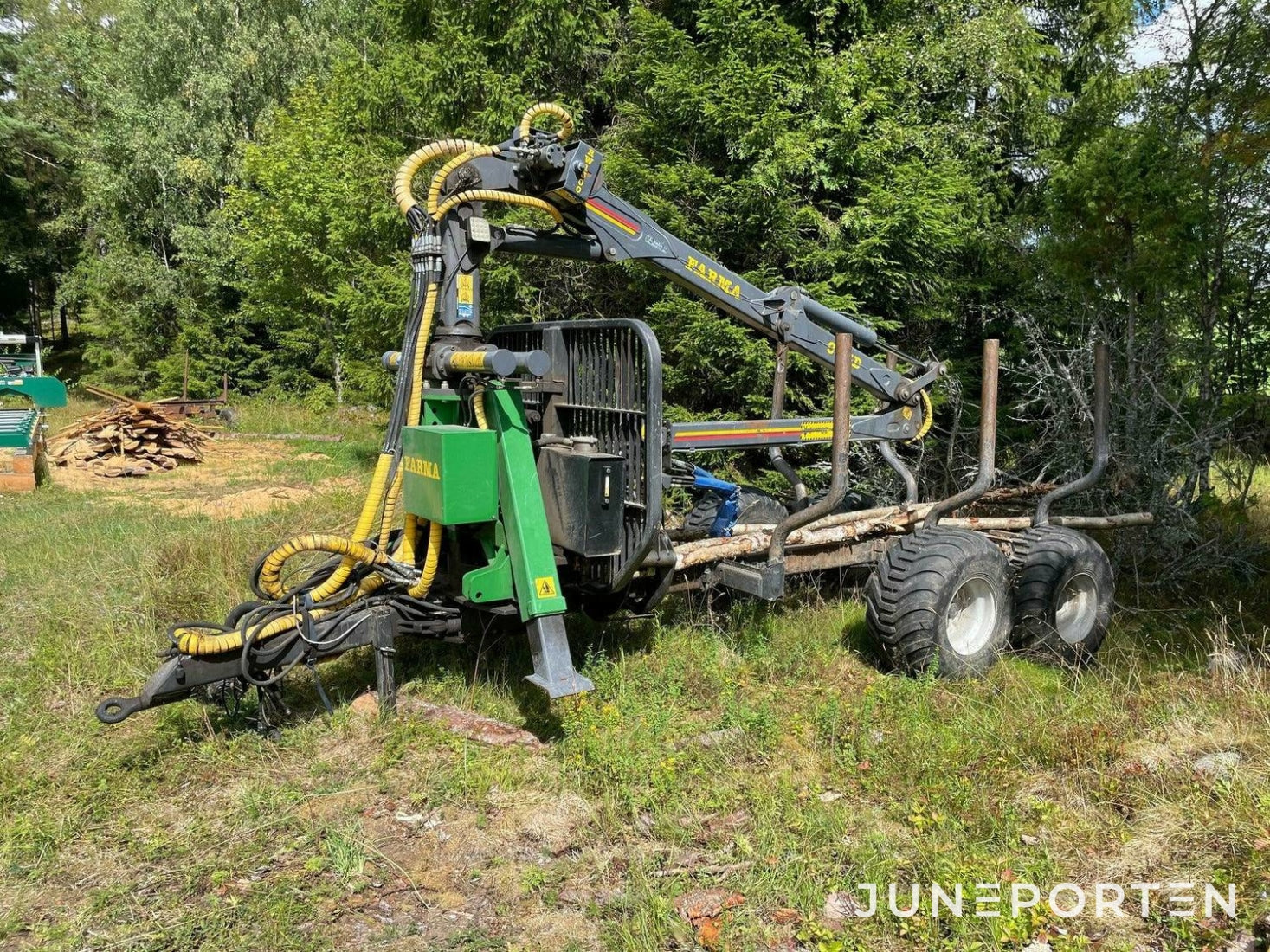 Kesla Skogsvagn 90 HD med en farma kran - 2014