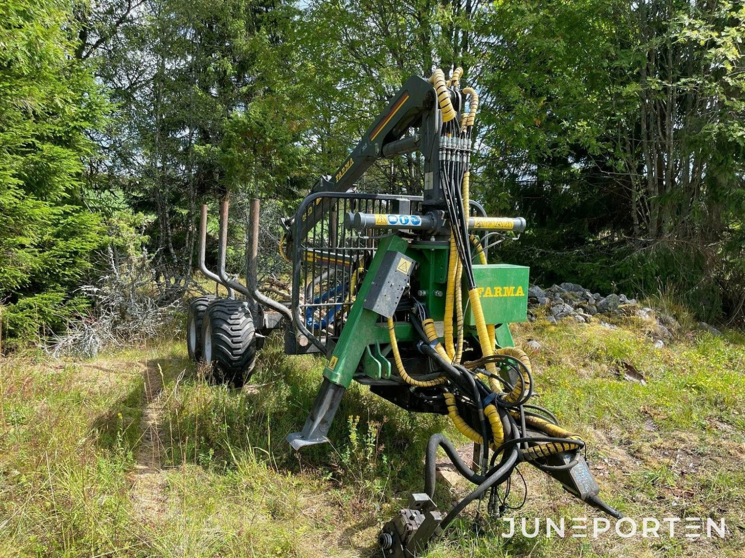 Kesla Skogsvagn 90 HD med en farma kran - 2014