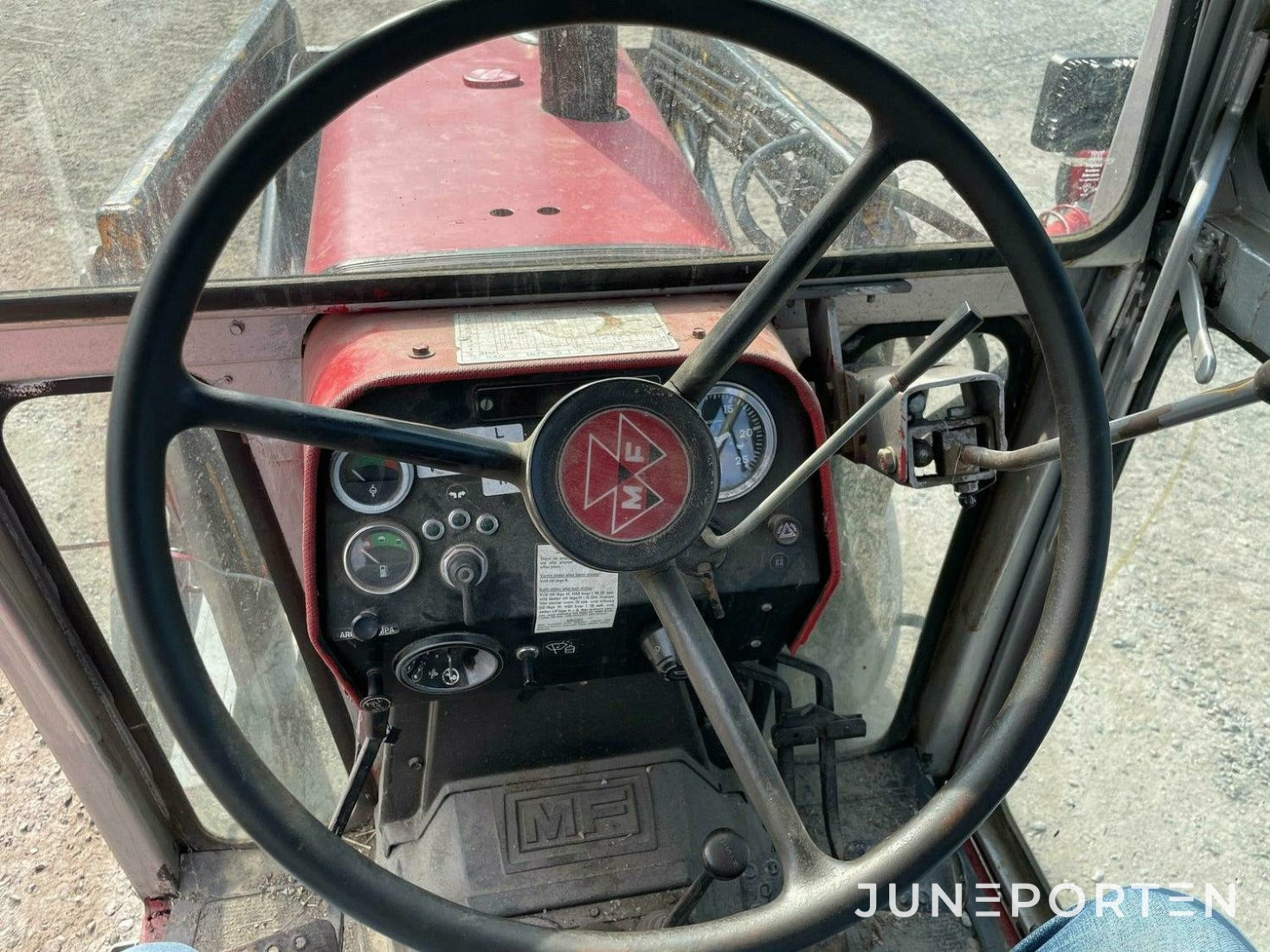 Massey Ferguson 565 med lastare & skopa - 1978