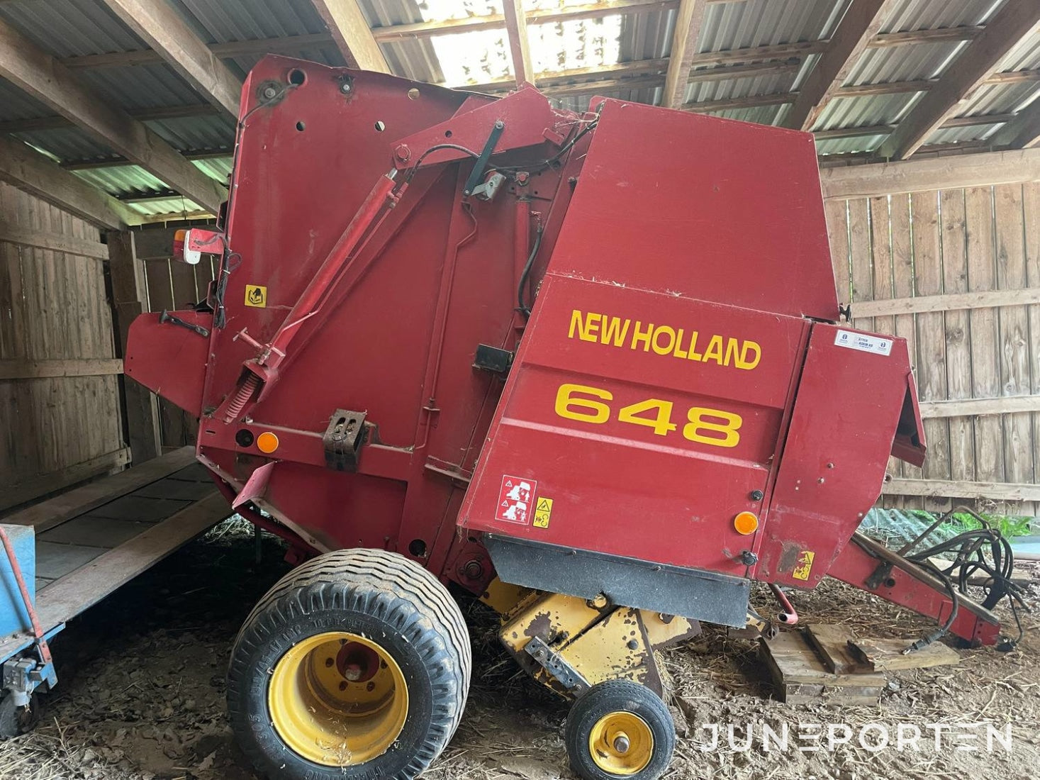 Rundbalspress New Holland 648 - 2001