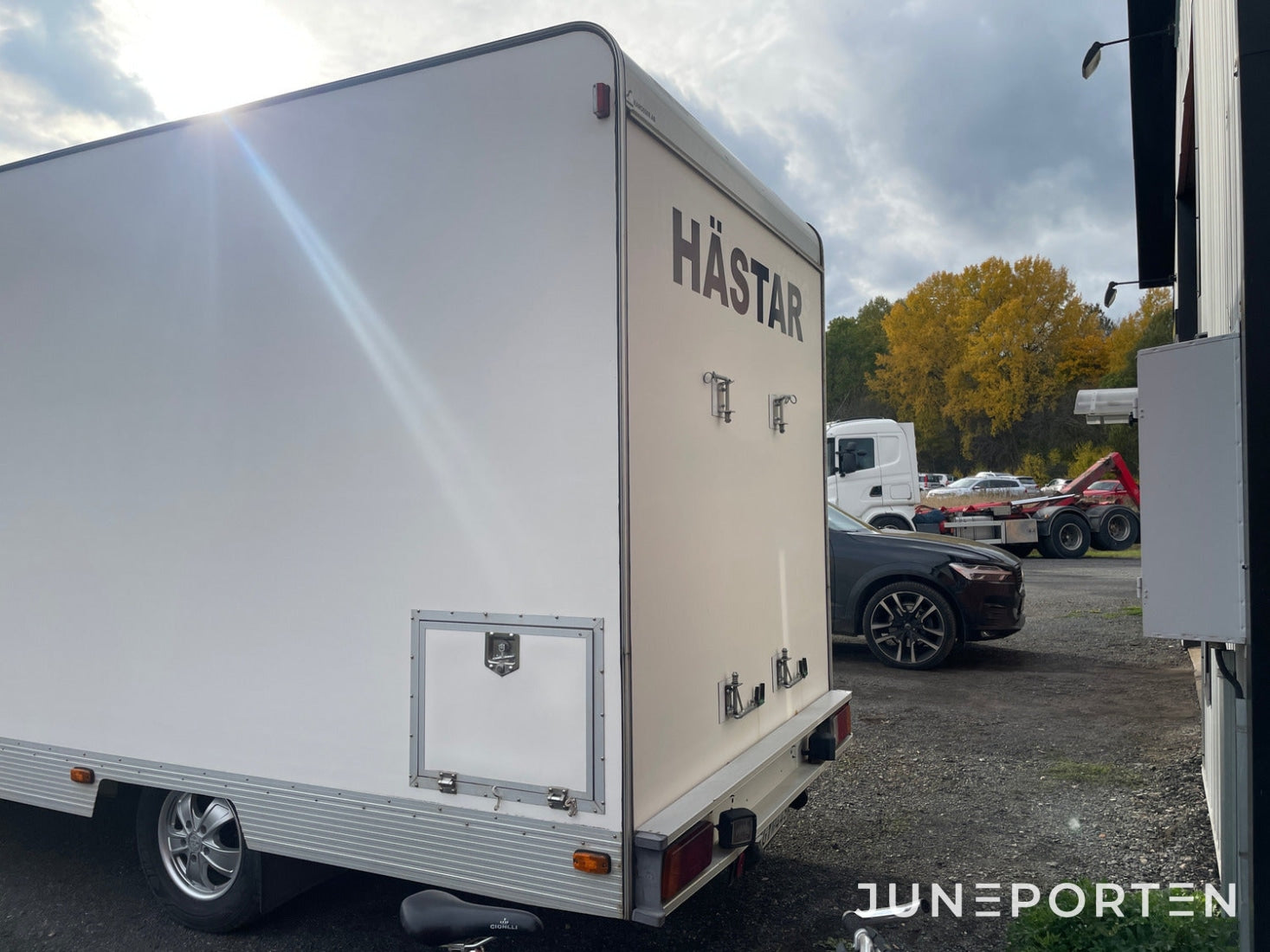 Hästlastbil Renault Master