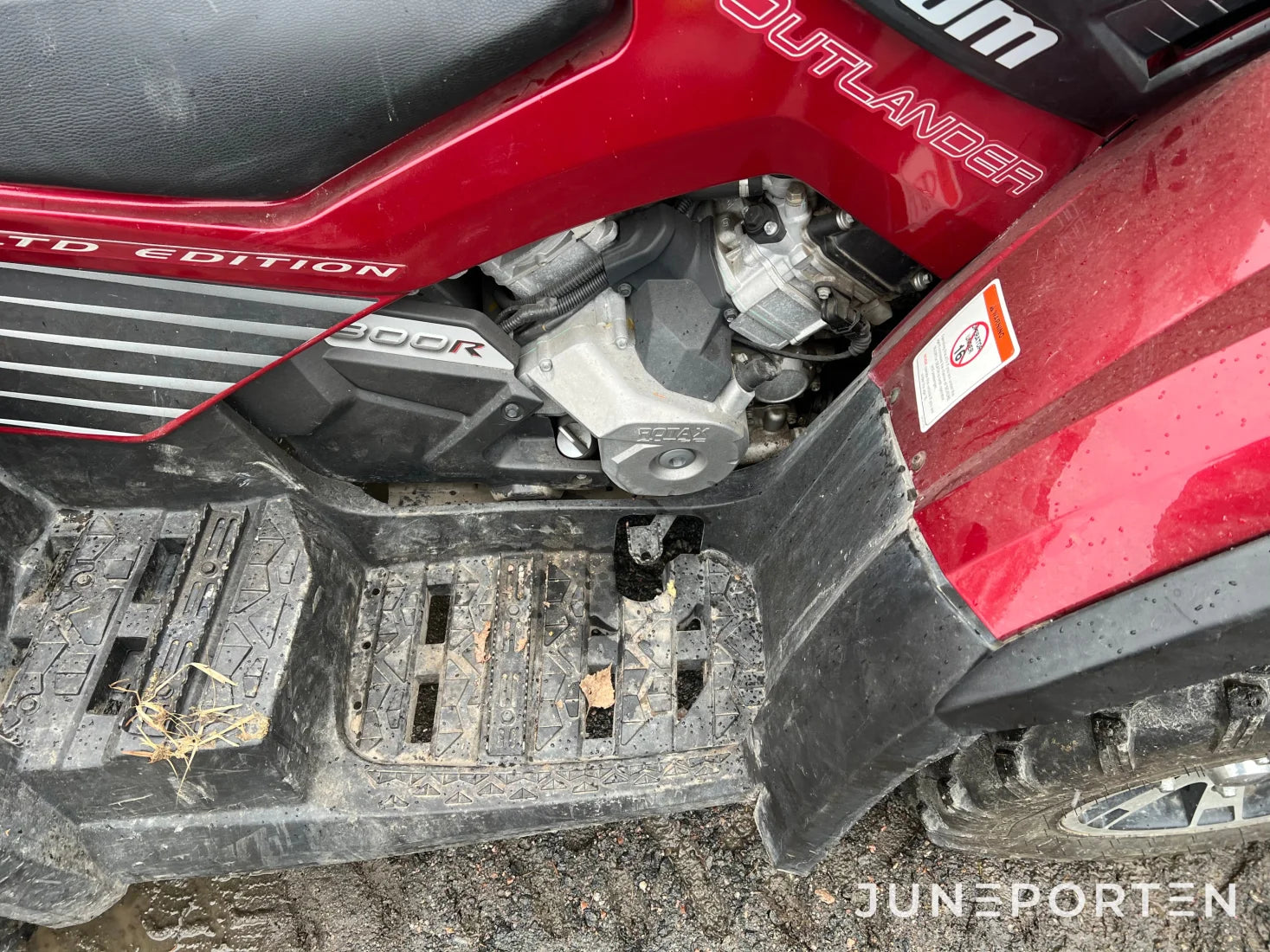 ATV Can-Am Outlander 800R med plog och vagn