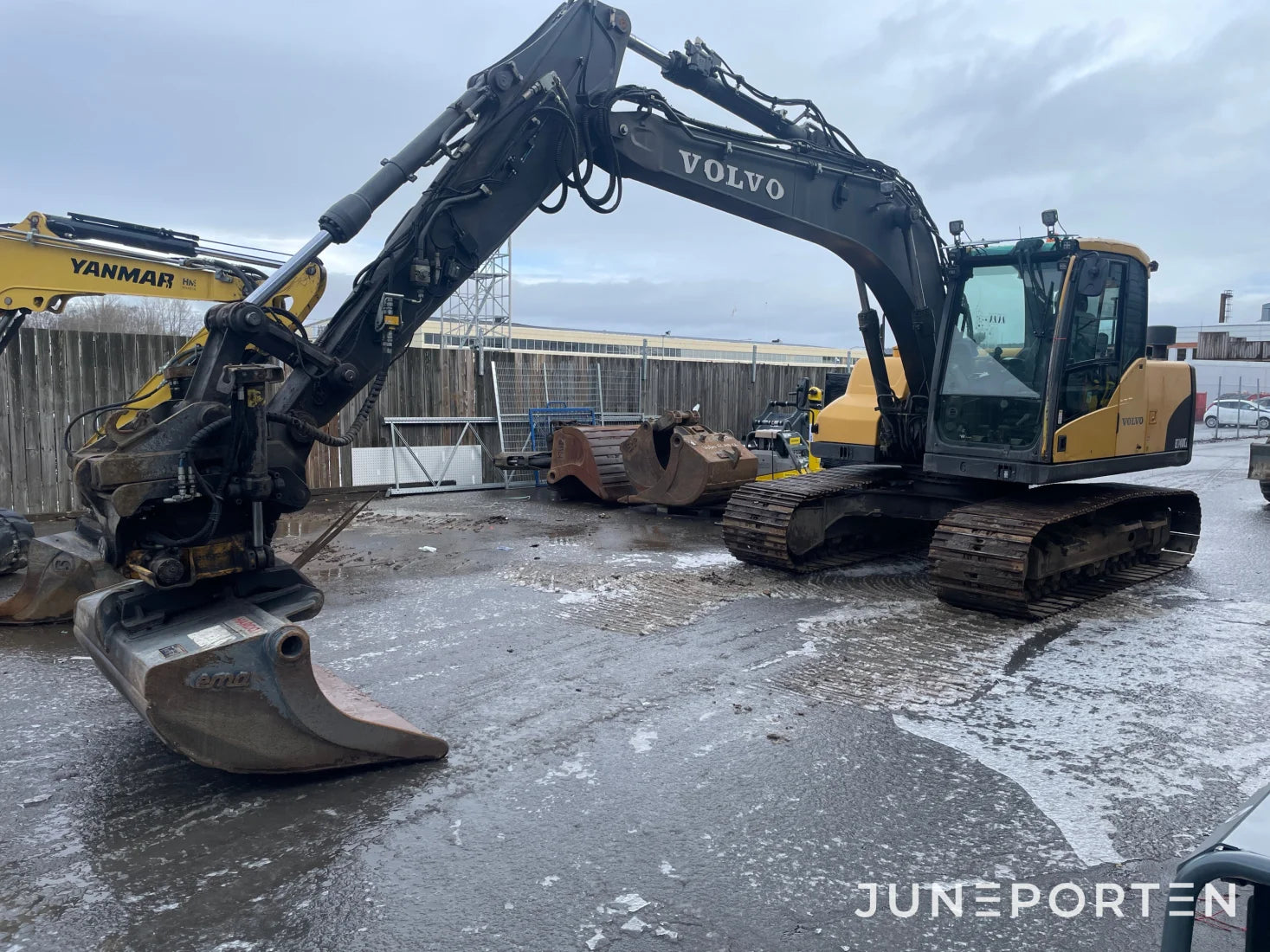 Bandgrävare Volvo EC140CL med skopor