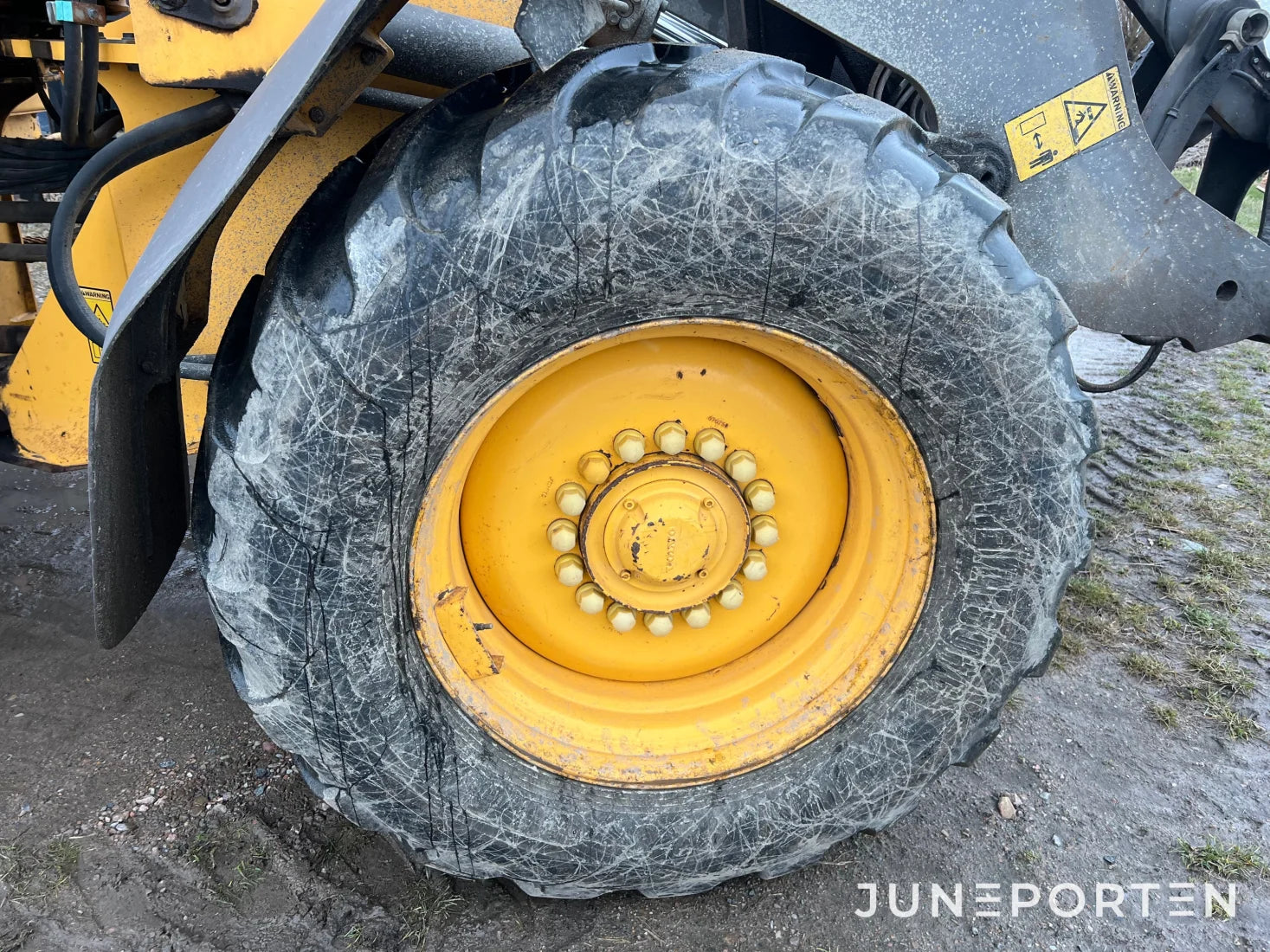 Däck 650-55-30,5 inkl. fälg