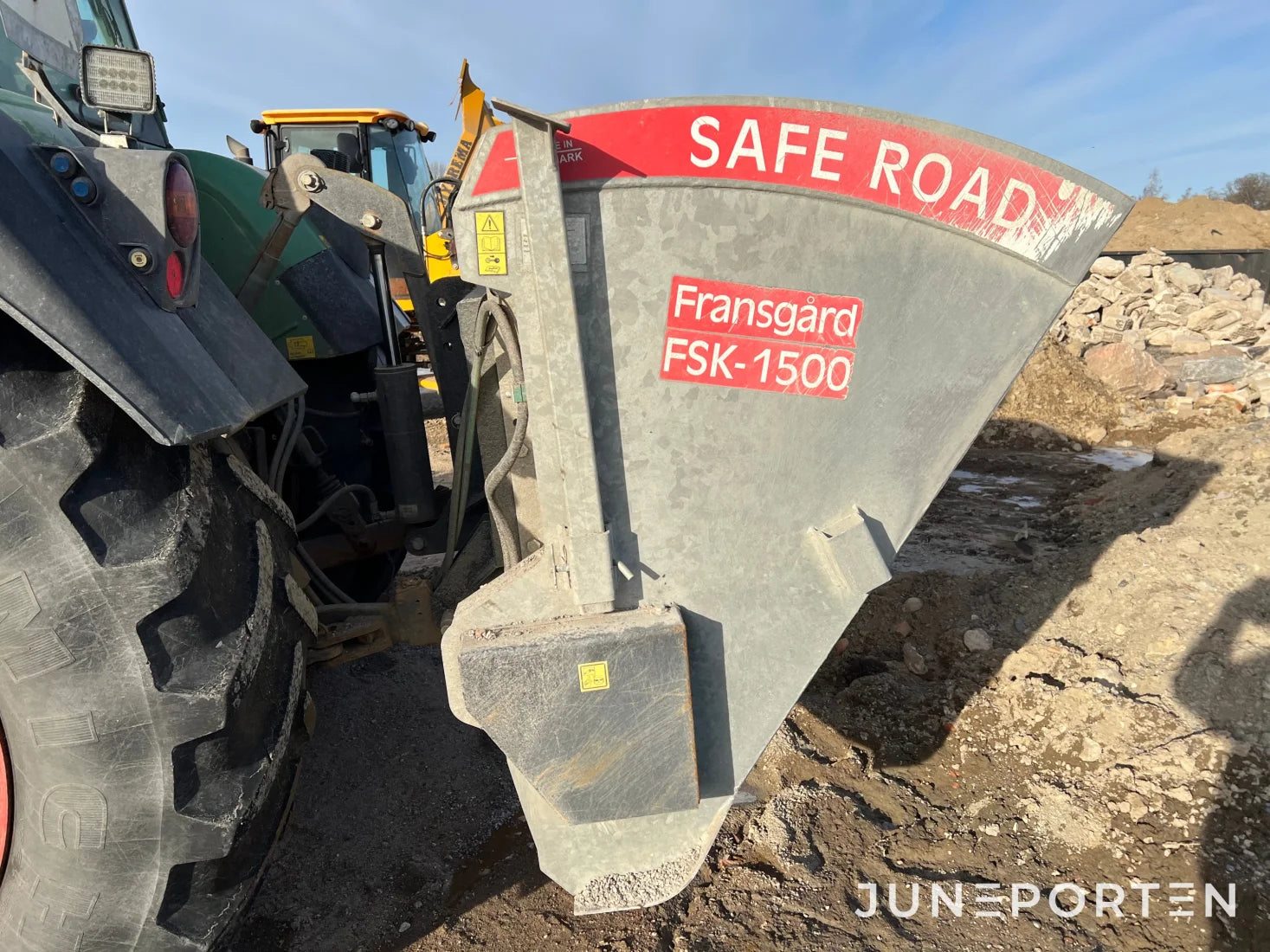 Fendt 820 Vario med tillbehör