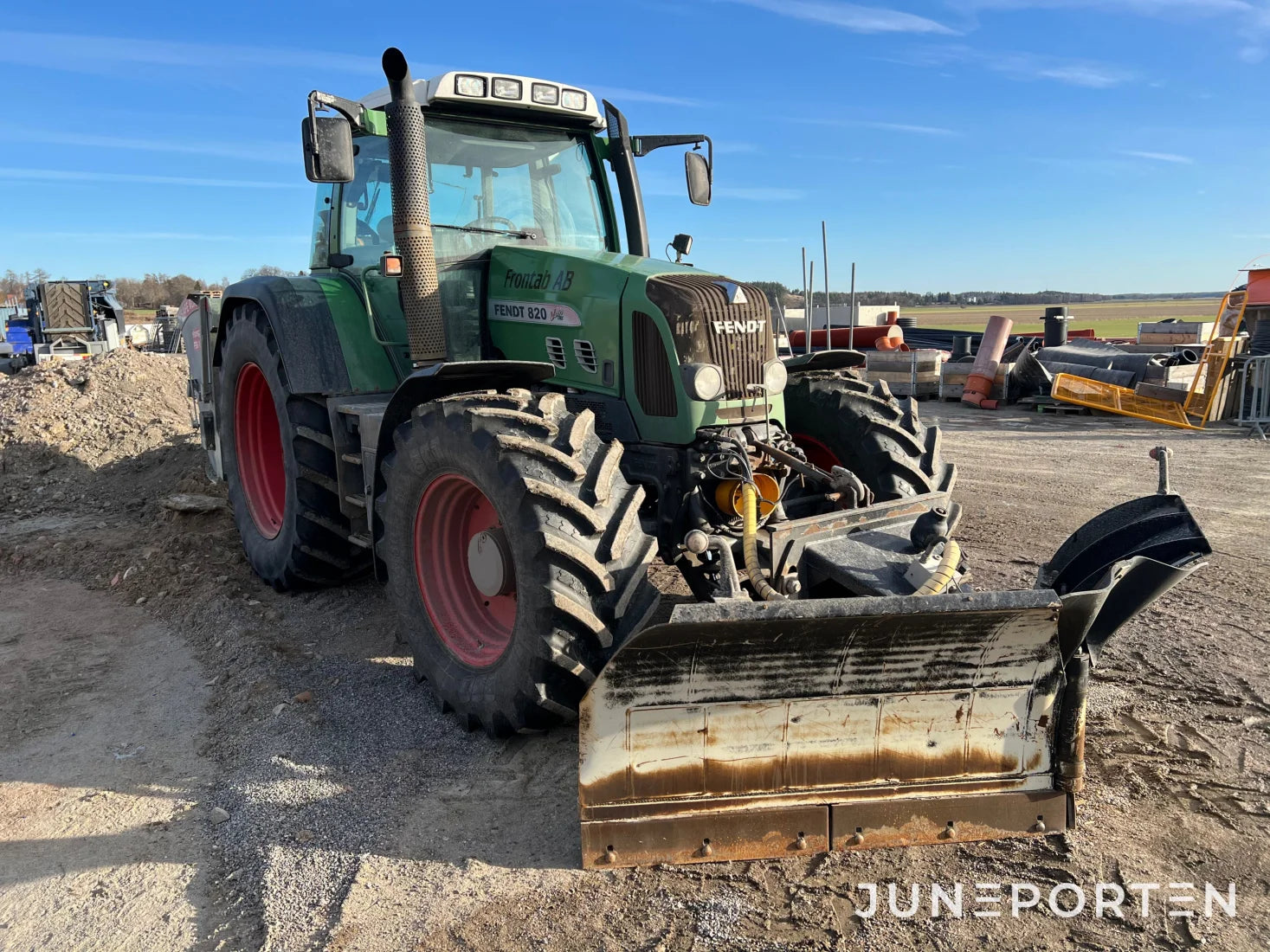 Fendt 820 Vario med tillbehör