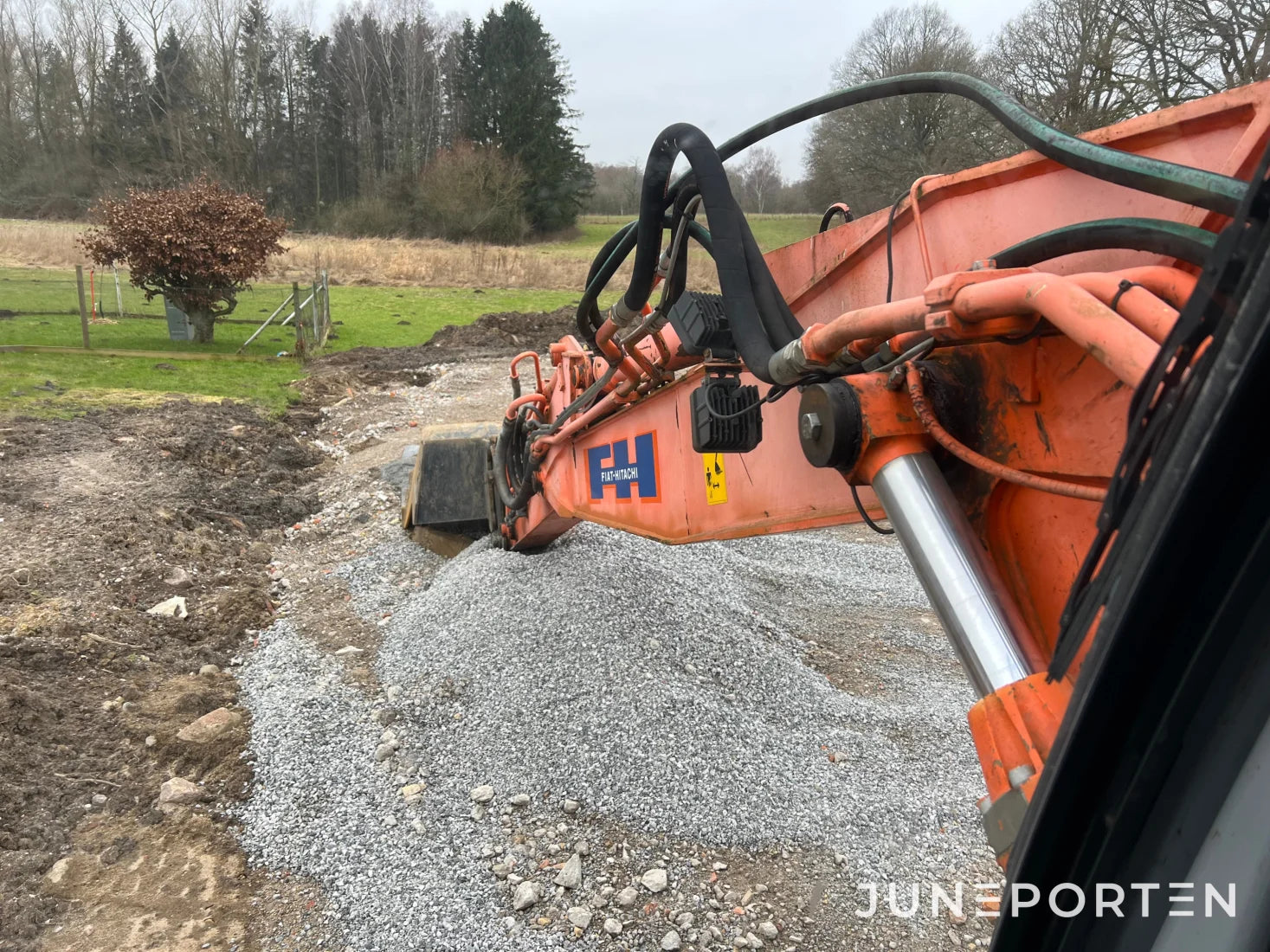 Hjulgrävare Hitachi-Fiat EX135W med skopor