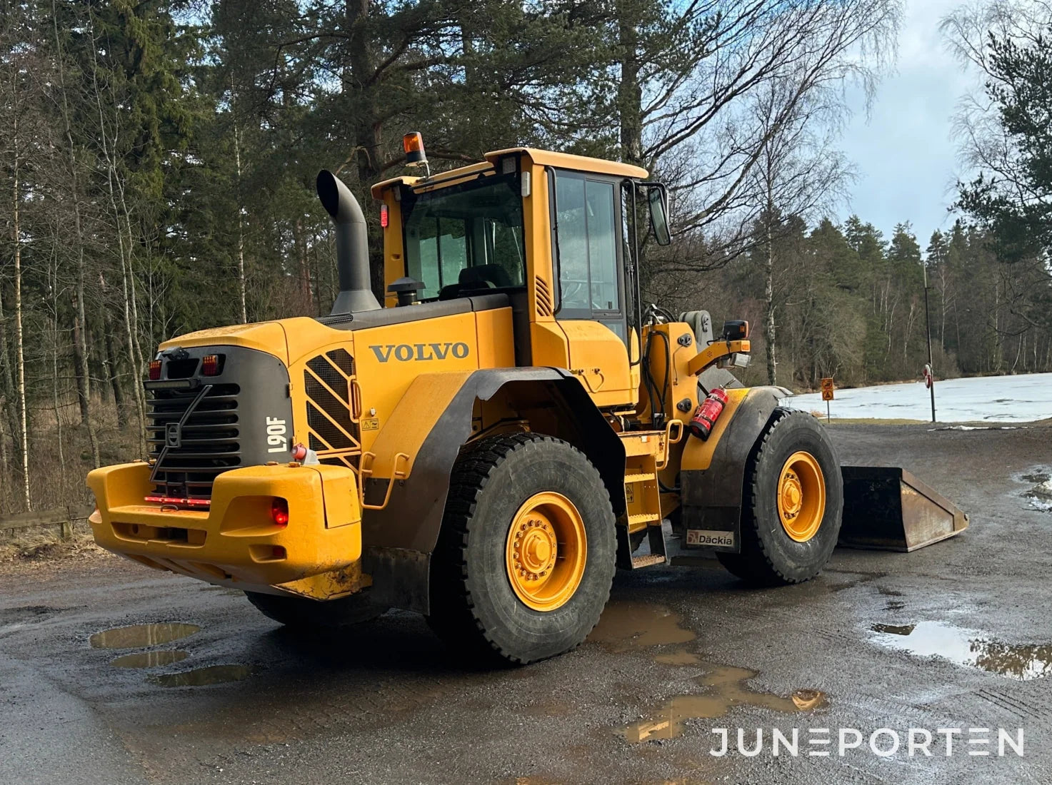 Hjullastare Volvo L90F med skopa