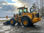 Hjullastare Volvo L90F med skopa