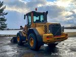 Hjullastare Volvo L90F med skopa