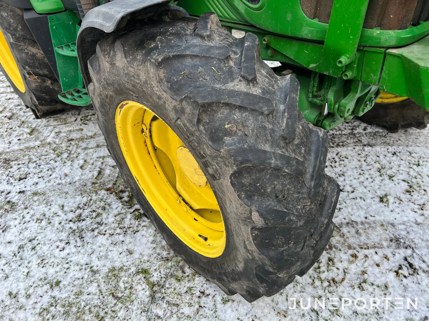 John Deere 6430 med lastare