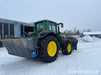 John Deere 7530 Med Vikplog & Sandspridare Skogs- Lantbruksmaskiner