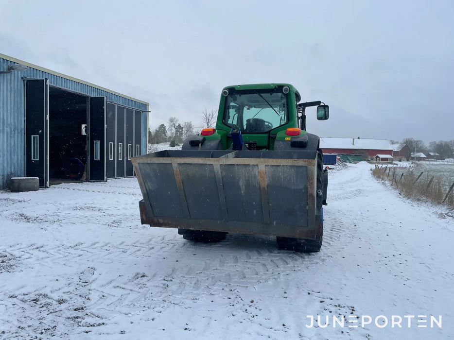 John Deere 7530 Med Vikplog & Sandspridare Skogs- Lantbruksmaskiner