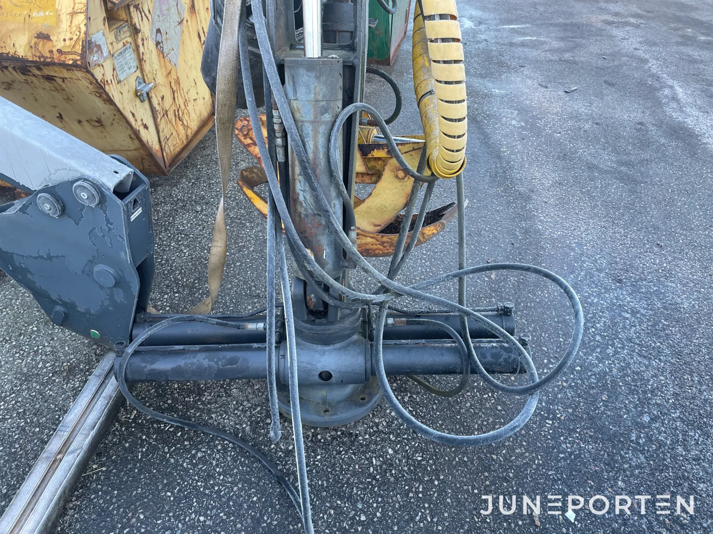 Kran med grip Mowi 300