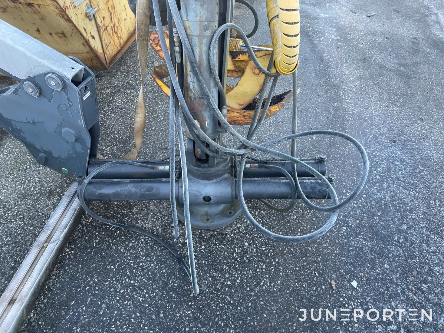 Kran med grip Mowi 300